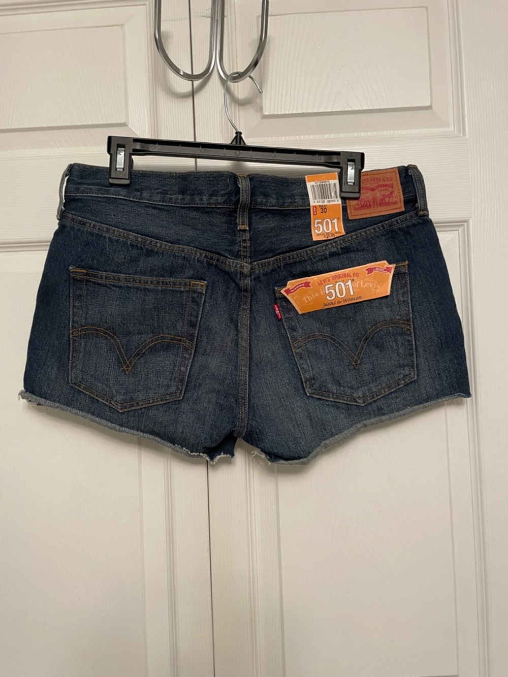 NWT Levi’s Women’s 501 Denim Jean Short Shorts Button Fly Frayed Raw Hem 30W